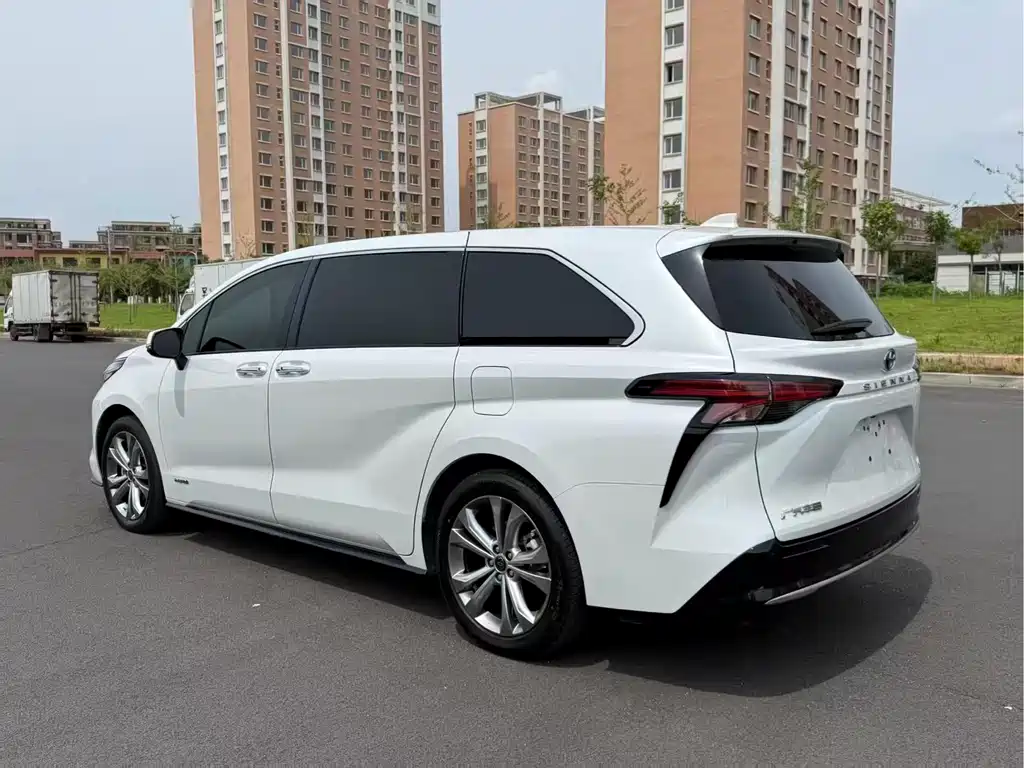 Toyota Sienna 2024
