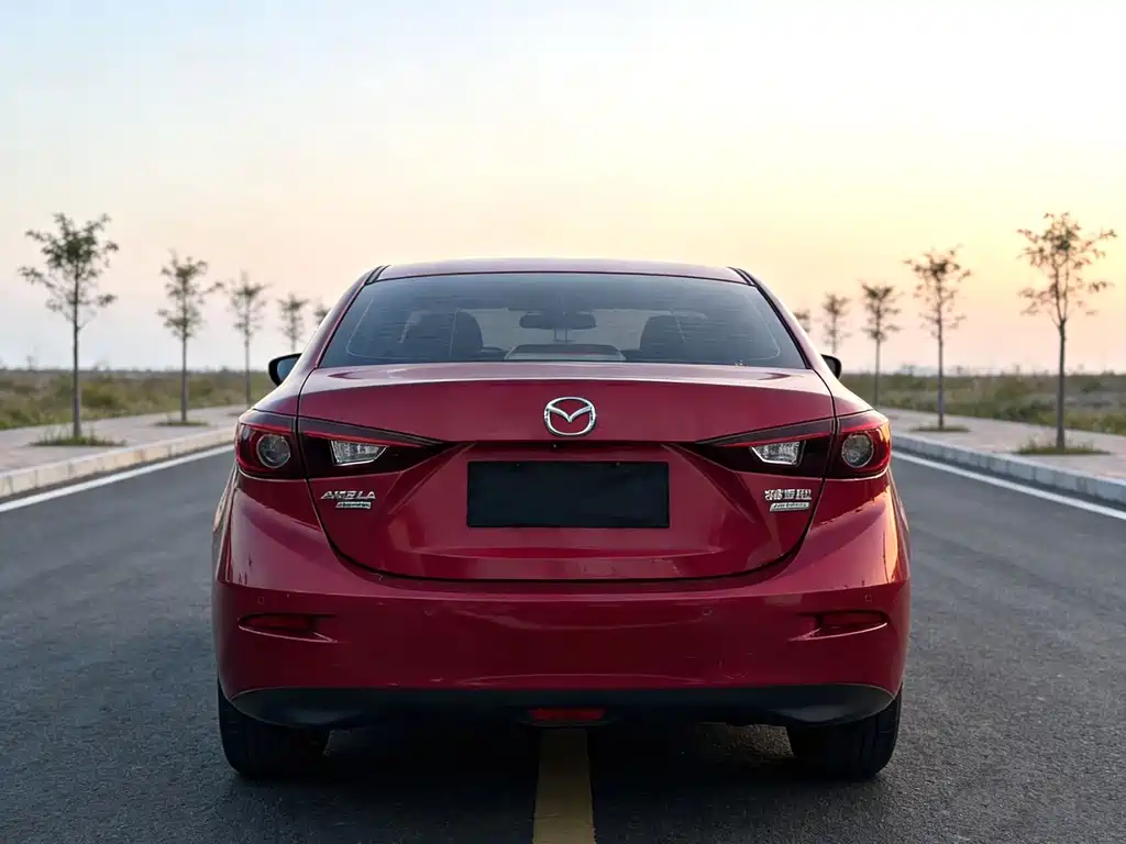 Mazda 3 Axela 2015