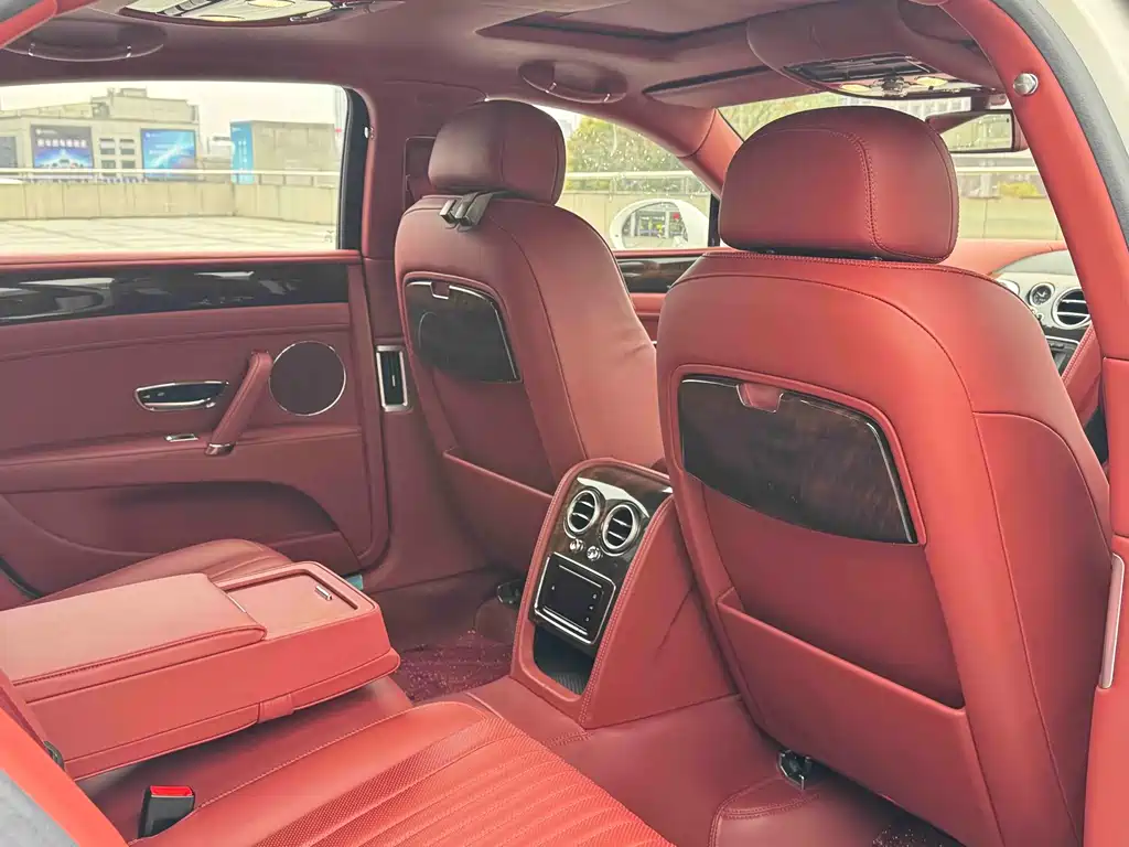 Bentley Flying Spur 2018 — фото 13
