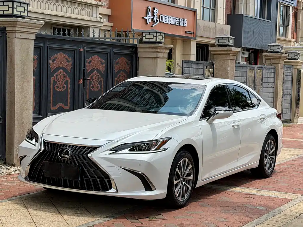 Lexus ES 2024 — фото 1
