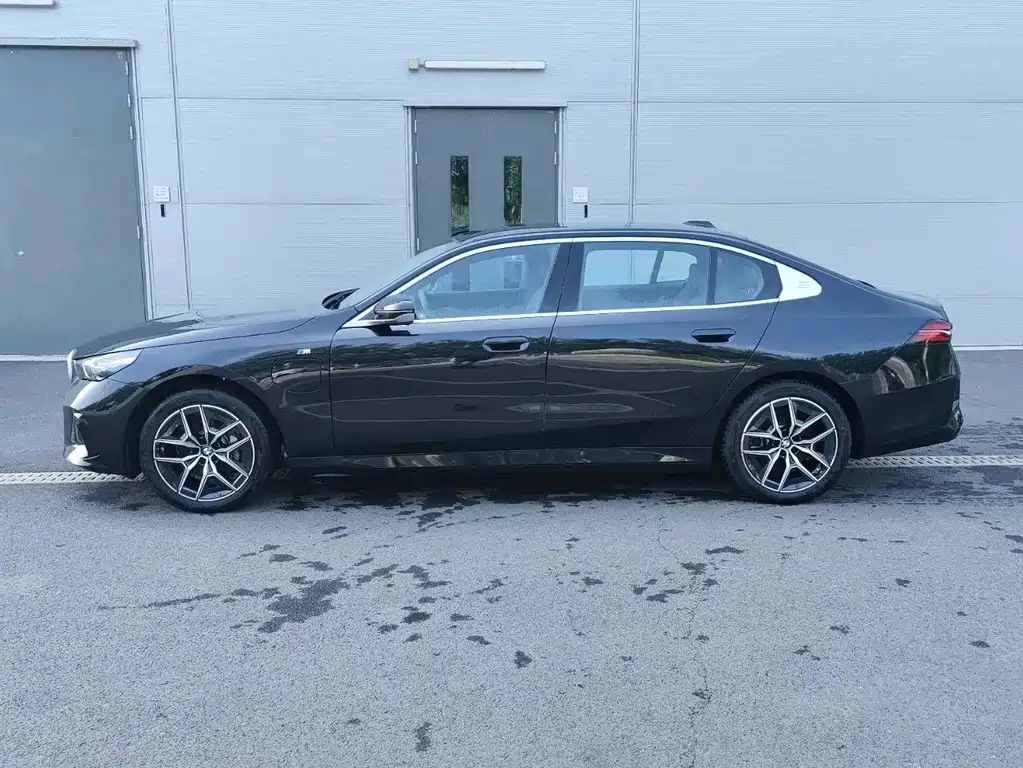 BMW i5 2025 — фото 3