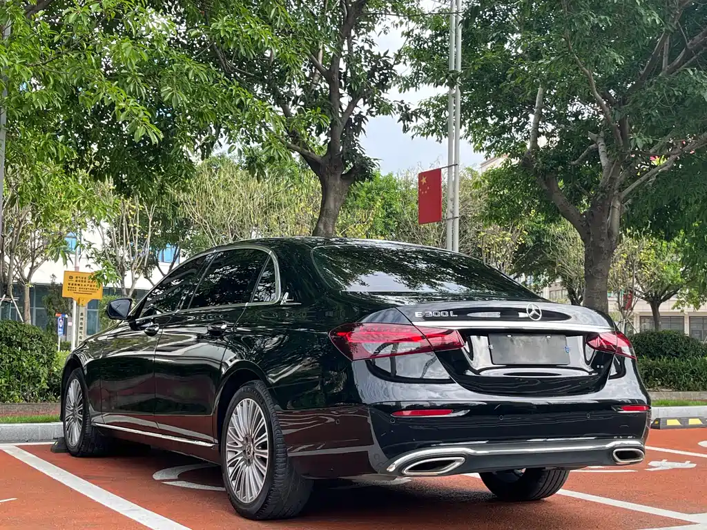 Mercedes-Benz E-Class 2023 — фото 7