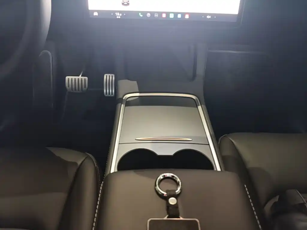 Tesla Model Y 2023 — фото 14