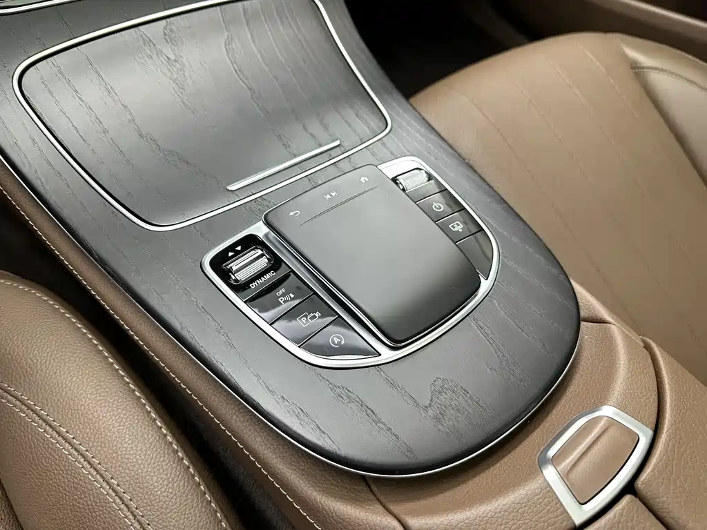 Mercedes-Benz E-Class 2023 — фото 19