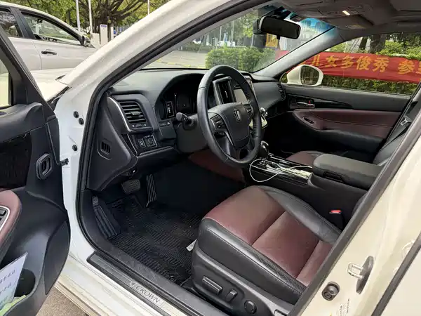Toyota Crown 2018