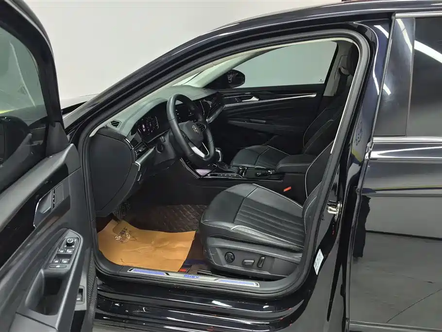 Volkswagen Passat PHEV 2023 — фото 9