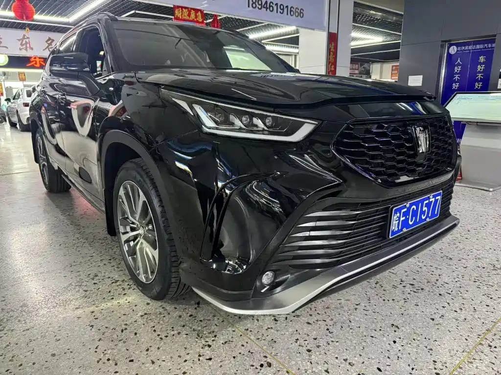 Toyota Crown Kluger 2025