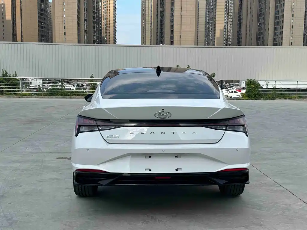 Hyundai Elantra 2022