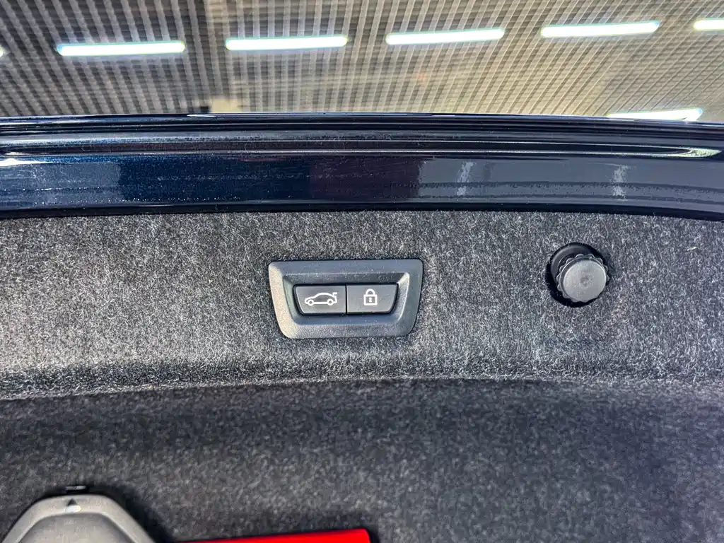 BMW 5 Series 2022 — фото 16