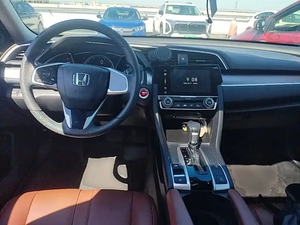 Honda Civic 2018 — фото 10