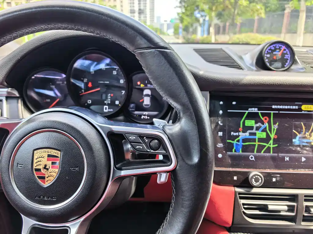 Porsche Macan 2017 — фото 11