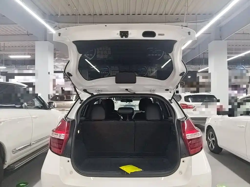 Toyota Yaris L 2021 — фото 19