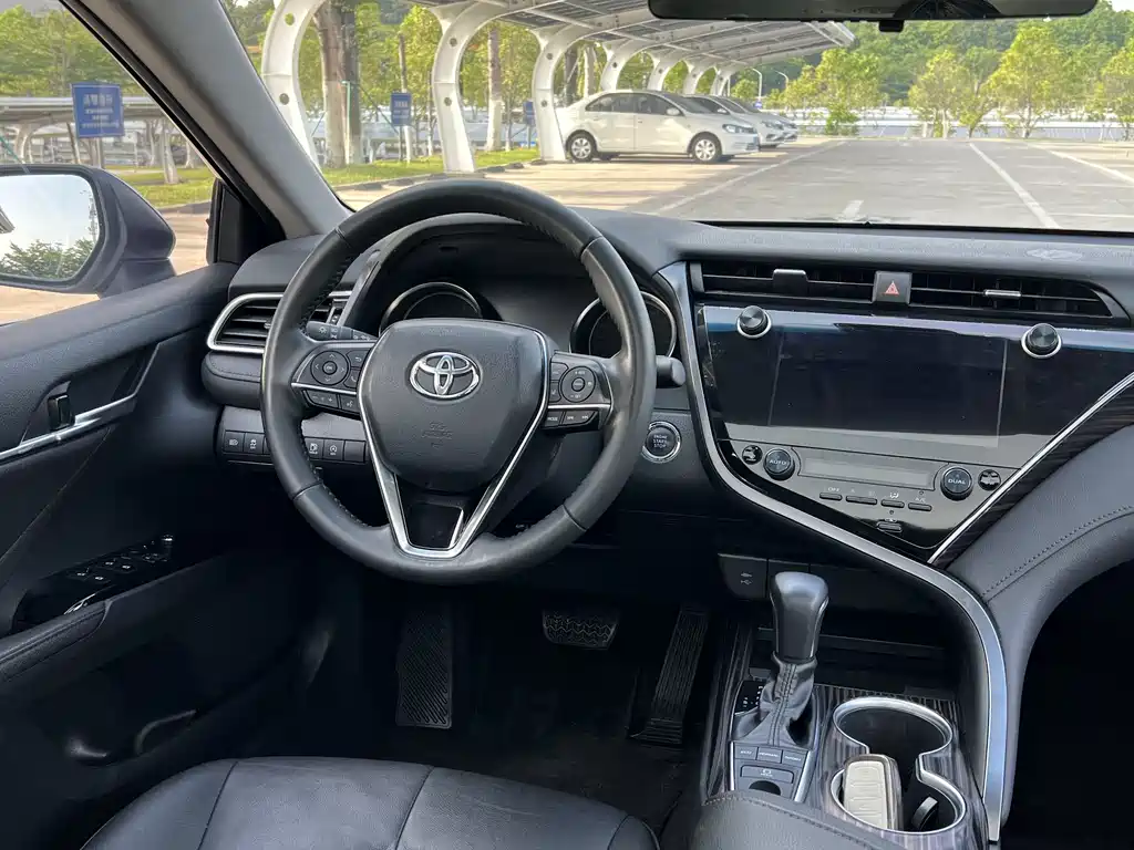 Toyota Camry 2020 — фото 11