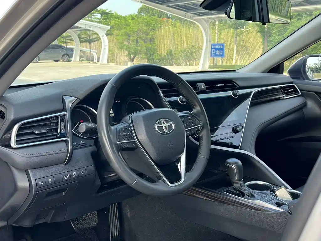 Toyota Camry 2020 — фото 12