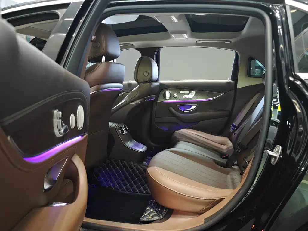 Mercedes-Benz E-Class 2023 — фото 11