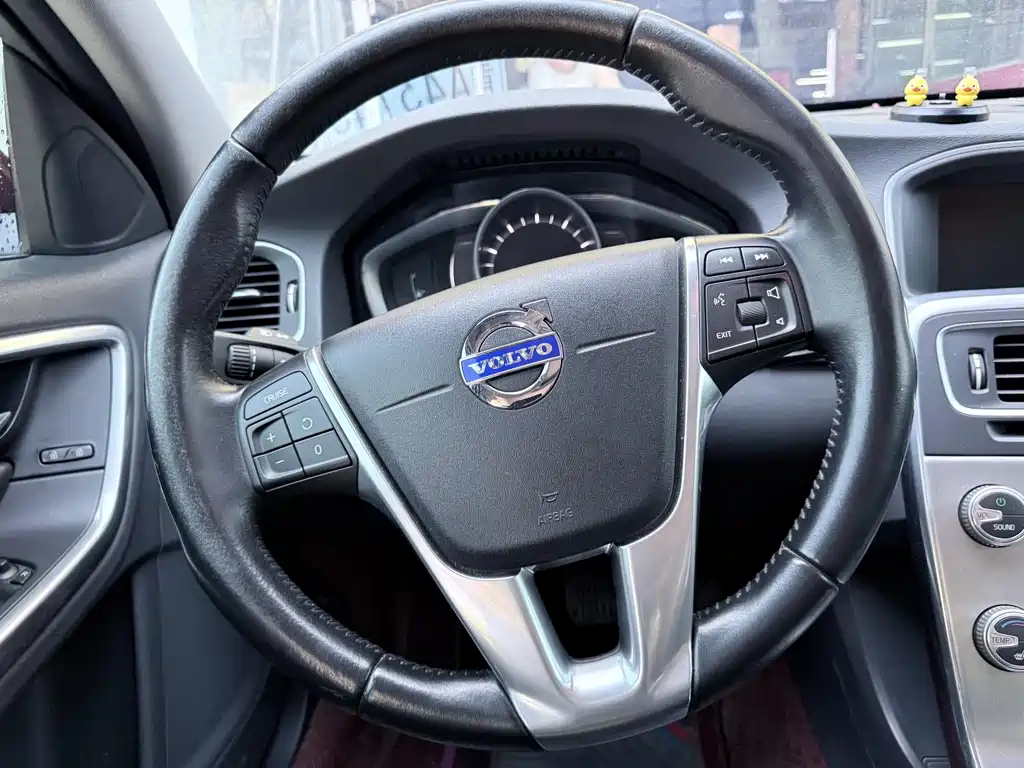 Volvo S60 2016 — фото 13