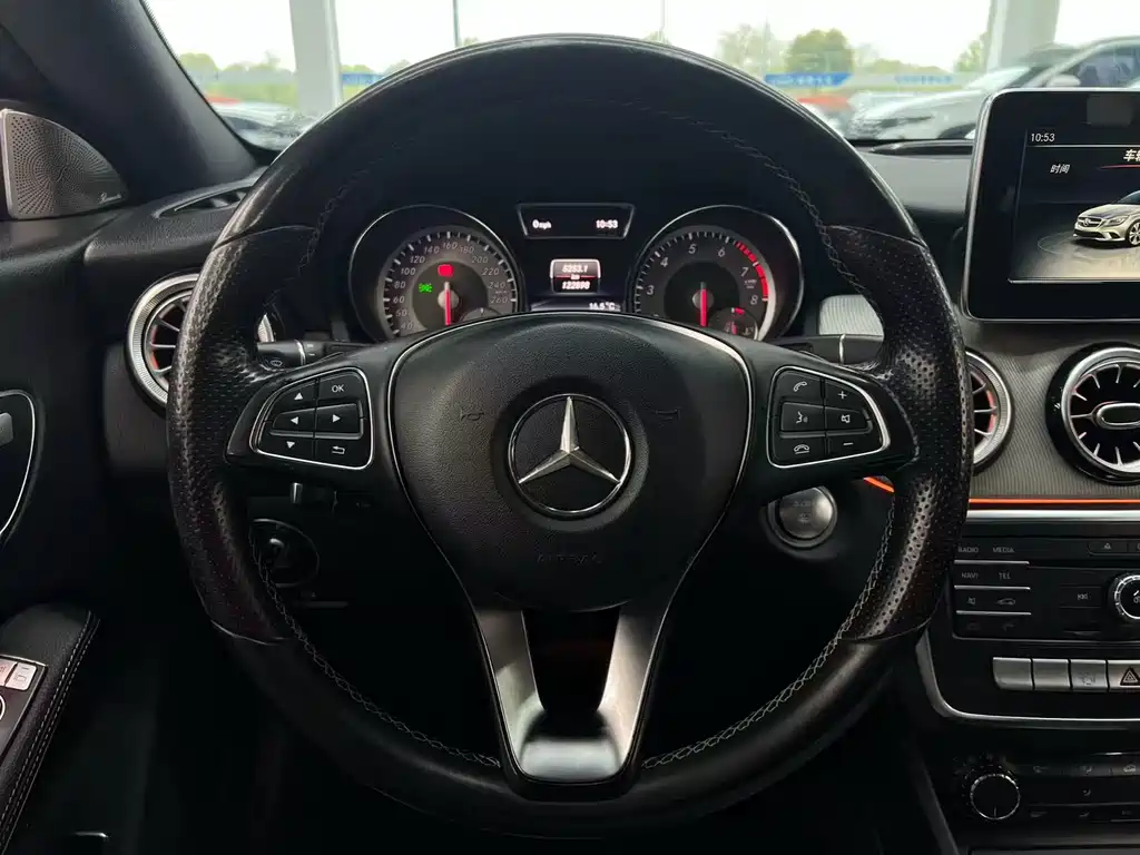 Mercedes-Benz CLA 2015 — фото 13