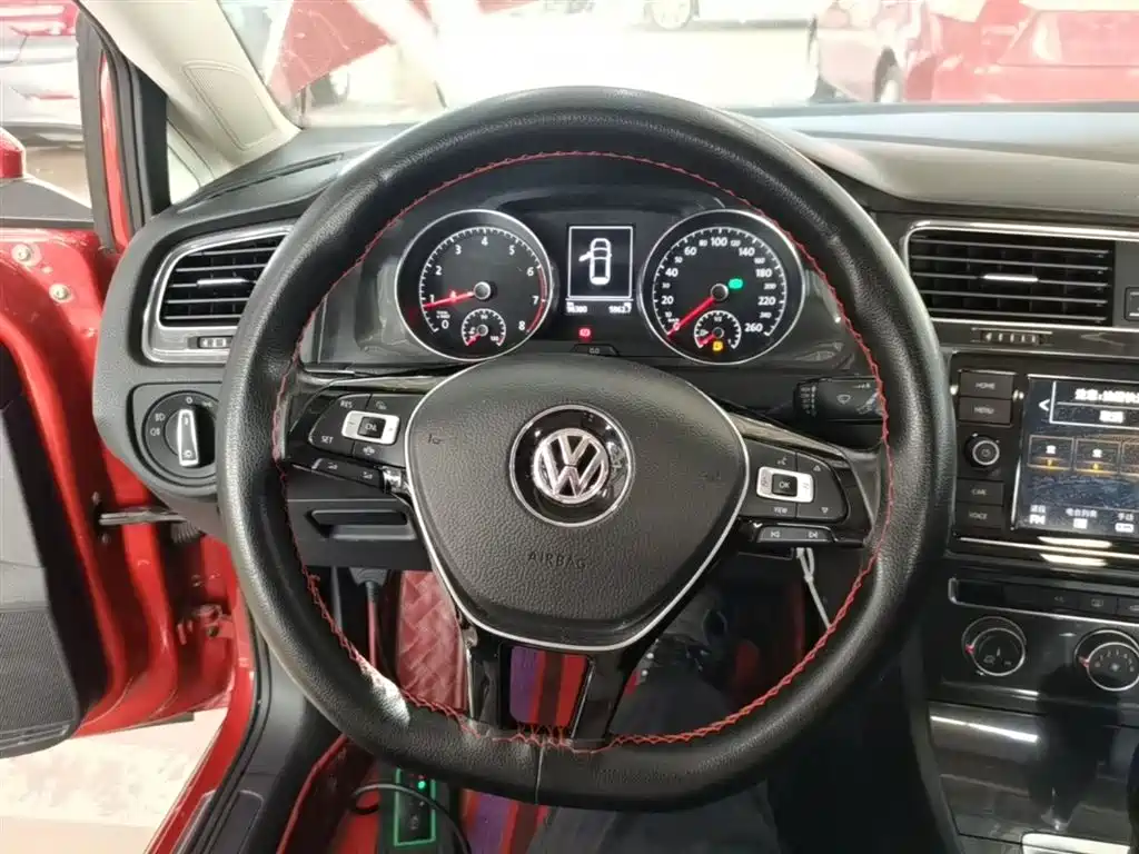 Volkswagen Golf 2018 — фото 11