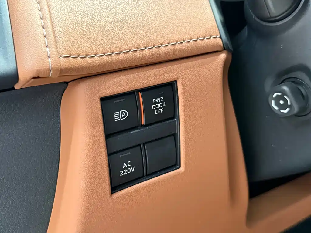 Toyota Alphard — фото 28