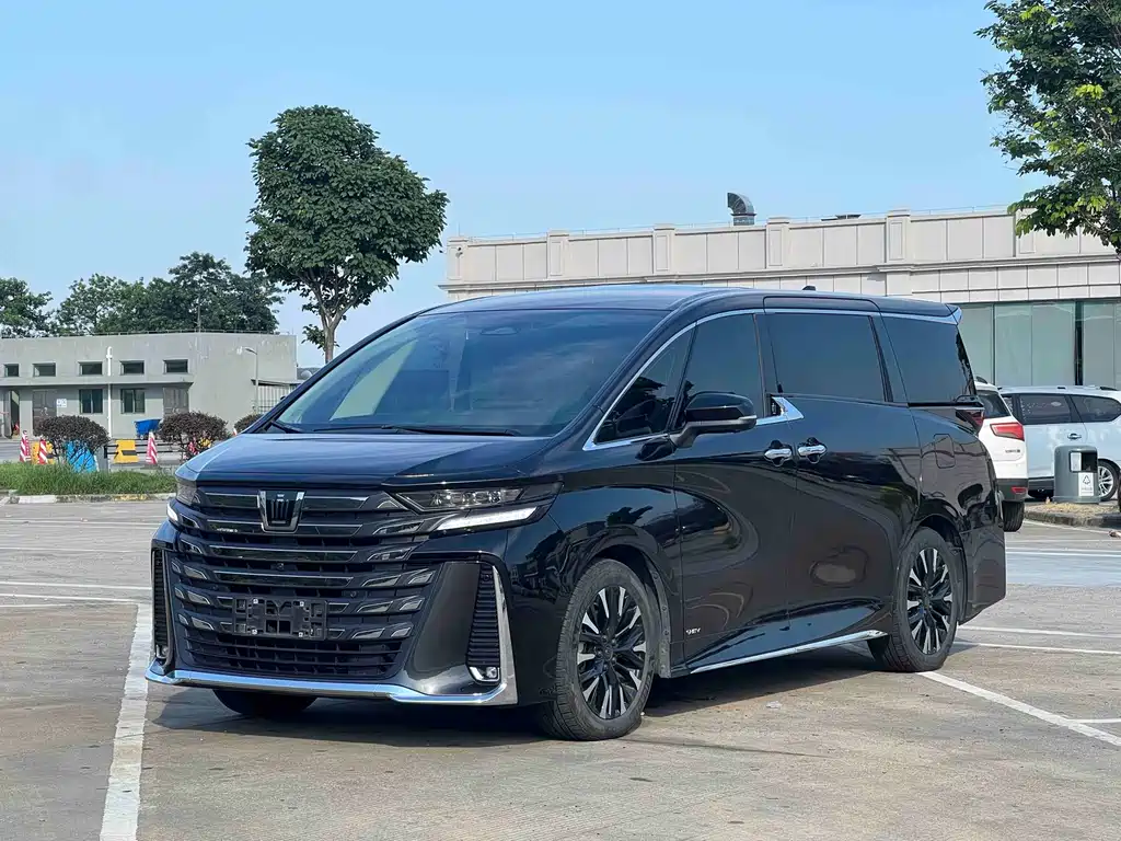 Toyota Vellfire 2024 — фото 1