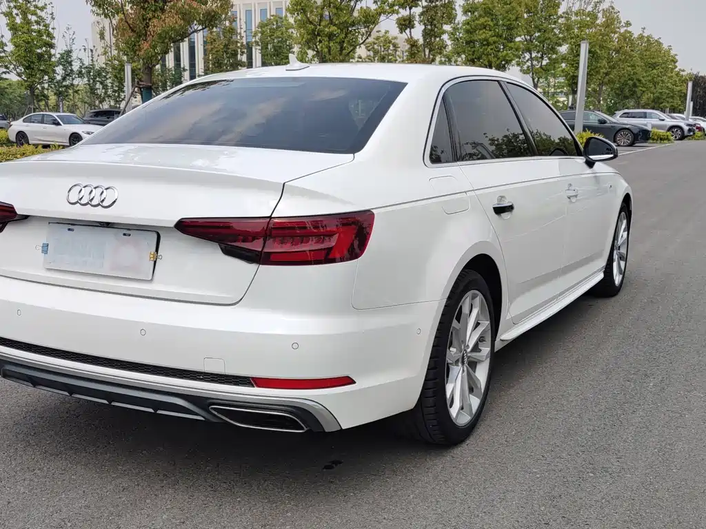 Audi A4L 2019 — фото 11
