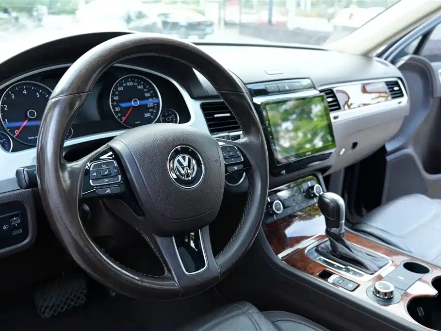 Volkswagen Touareg 2015 — фото 18