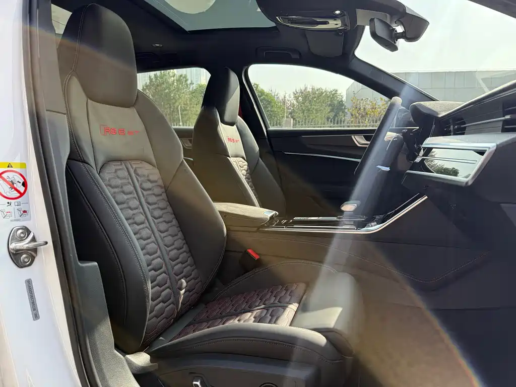 Audi RS 6 2025 — фото 12