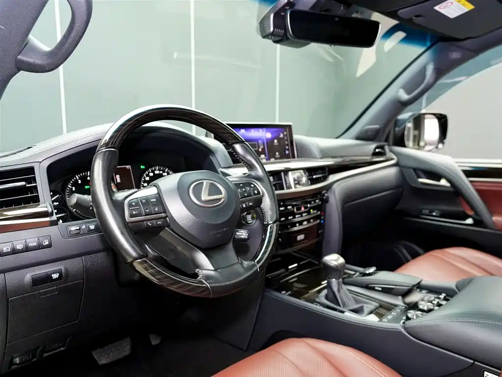 Lexus LX 2020 — фото 10