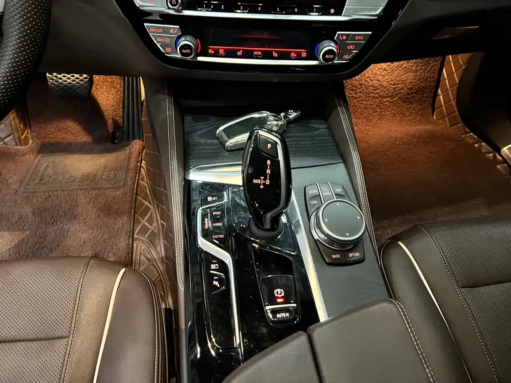 BMW 5 Series New Energy 2021 — фото 13