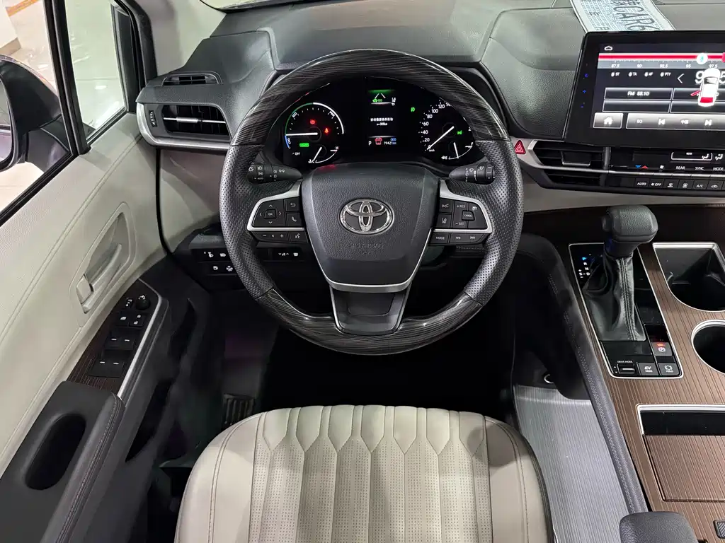 Toyota Sienna 2024 — фото 10