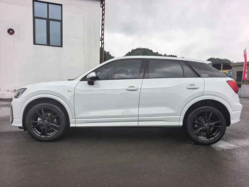 Audi Q2L 2022