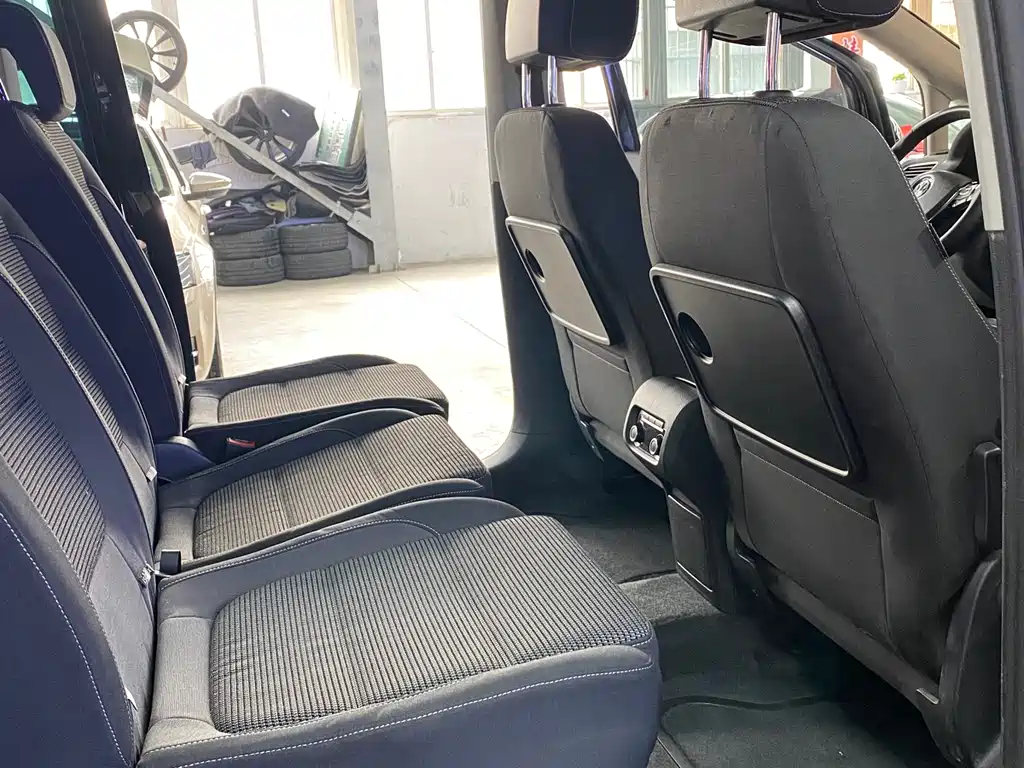 Volkswagen Sharan 2017 — фото 12