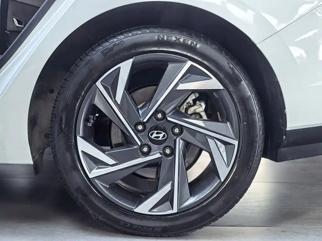Hyundai Elantra 2023 — фото 23