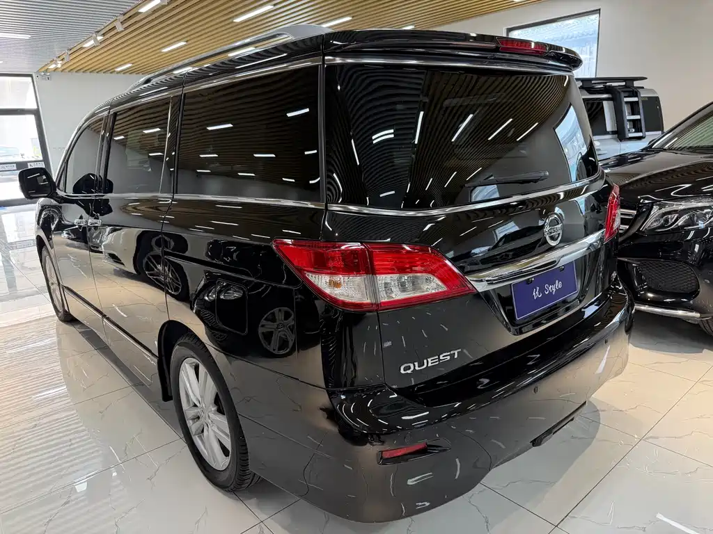 Nissan Quest 2016 — фото 4