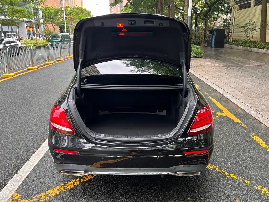 Mercedes-Benz E-Class 2020 — фото 17