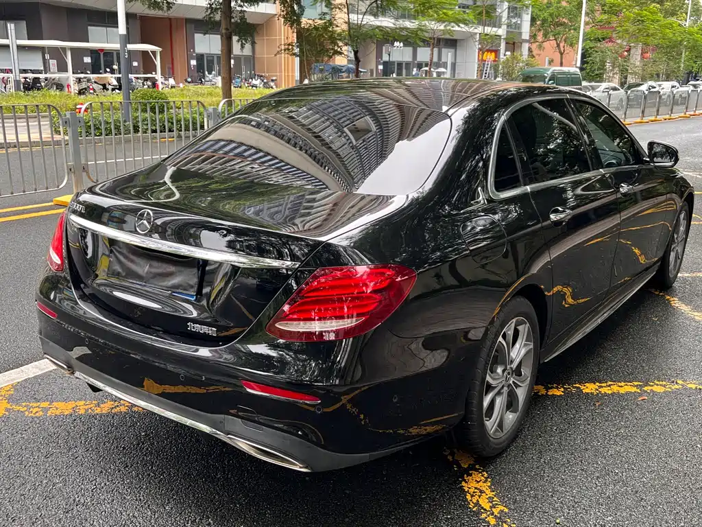 Mercedes-Benz E-Class 2020 — фото 18