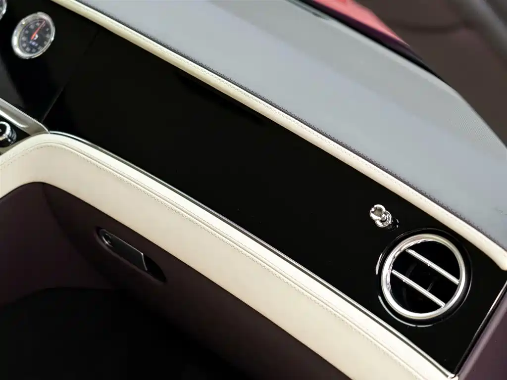 Bentley Continental 2020 — фото 22