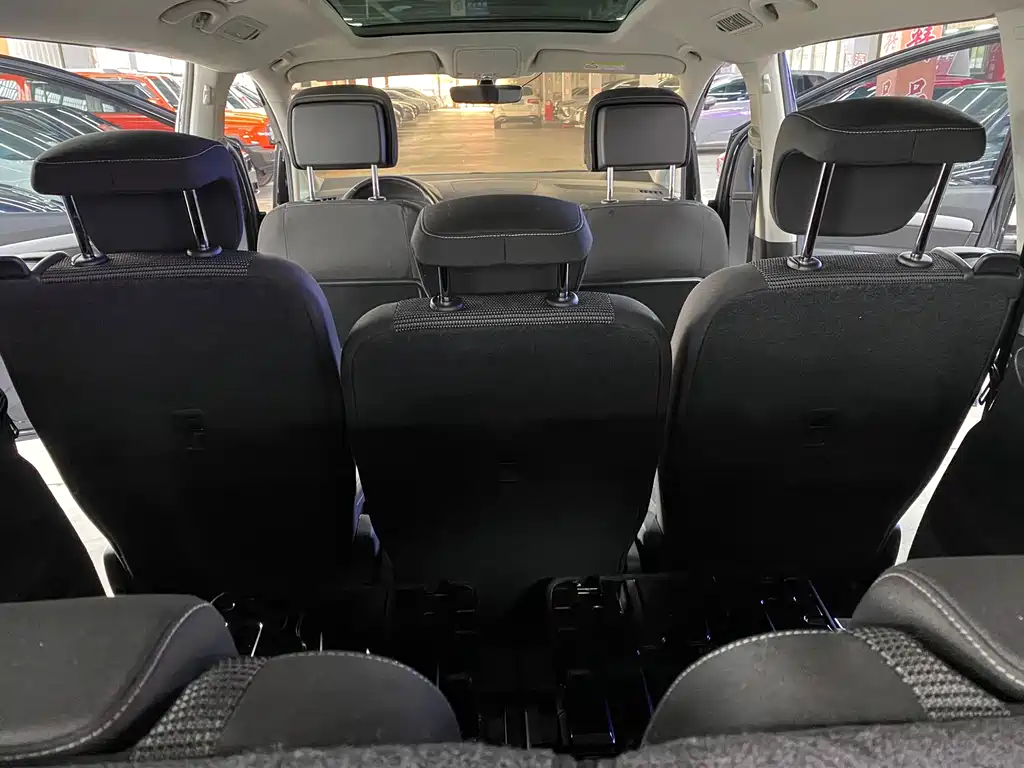 Volkswagen Sharan 2017 — фото 14