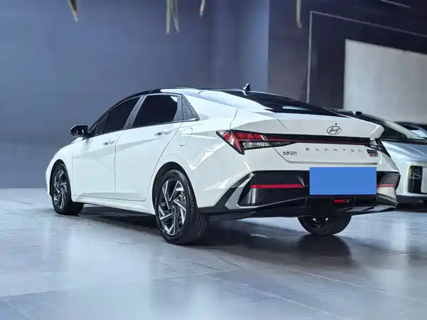 Hyundai Elantra 2023