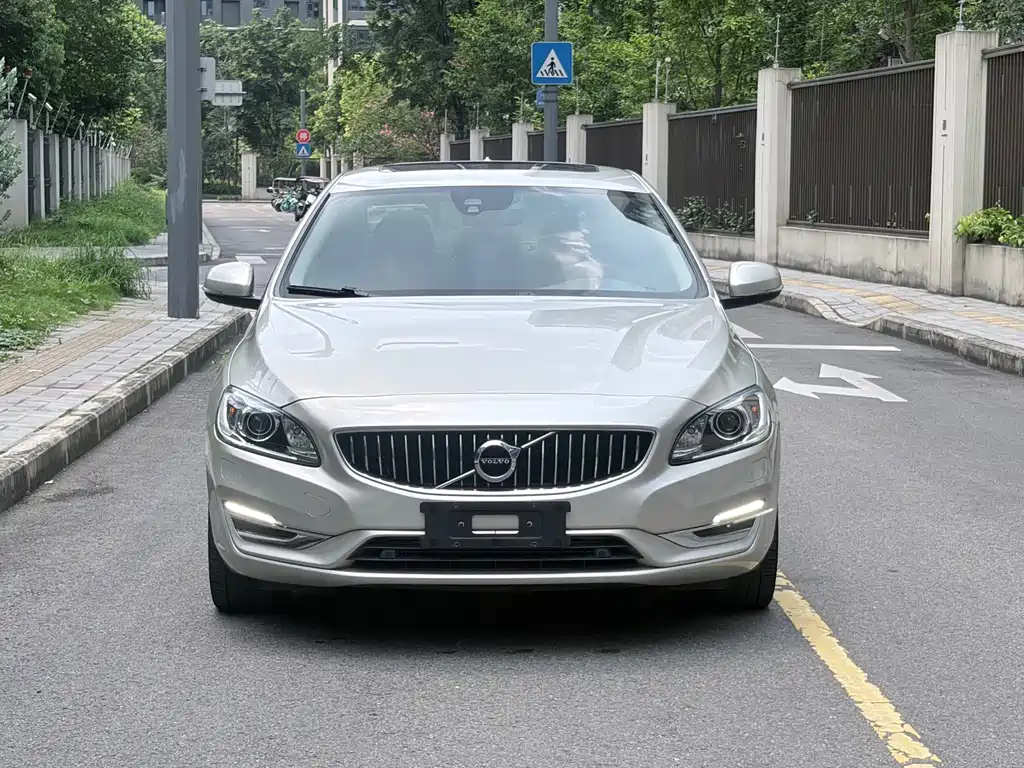 Volvo S60 2019 — фото 2