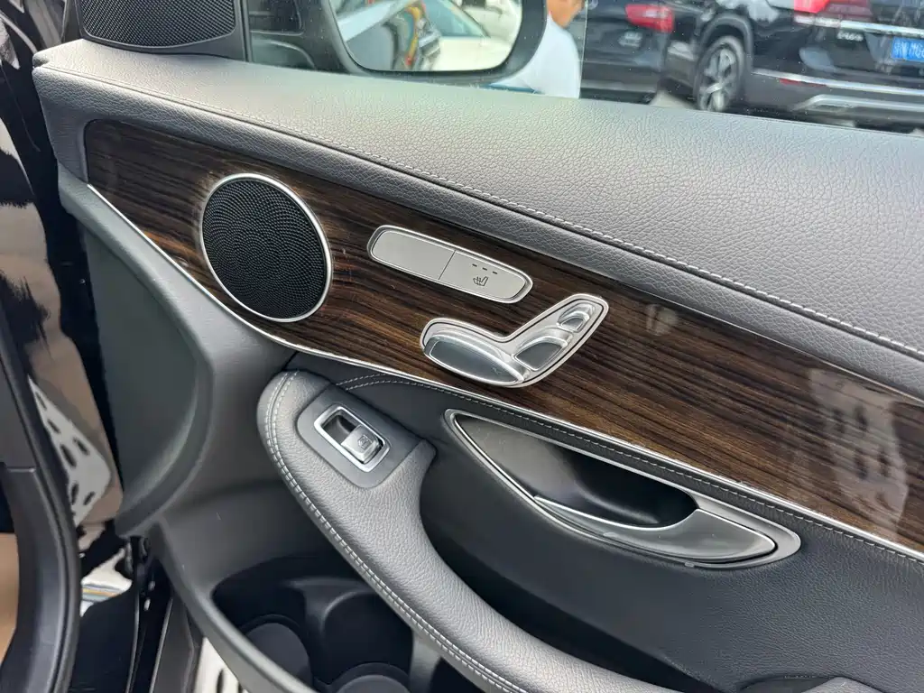 Mercedes-Benz GLC 2017 — фото 13