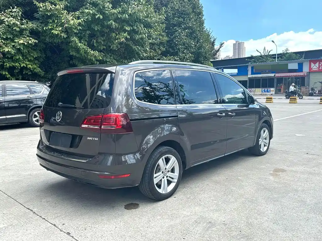 Volkswagen Sharan 2017 — фото 9