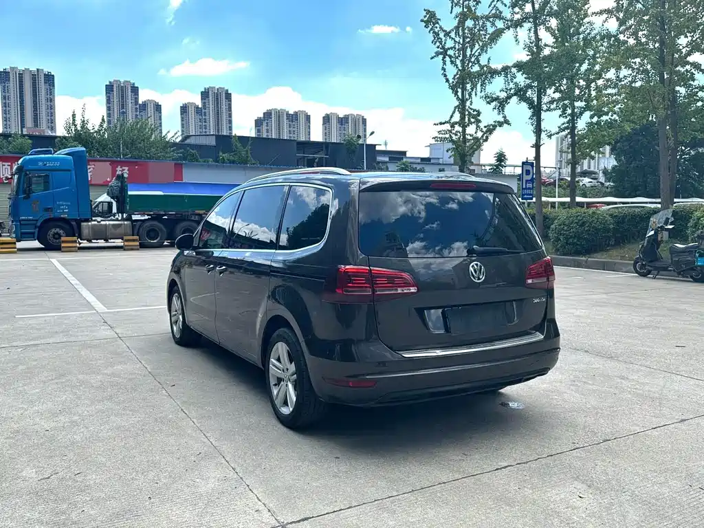 Volkswagen Sharan 2017 — фото 10