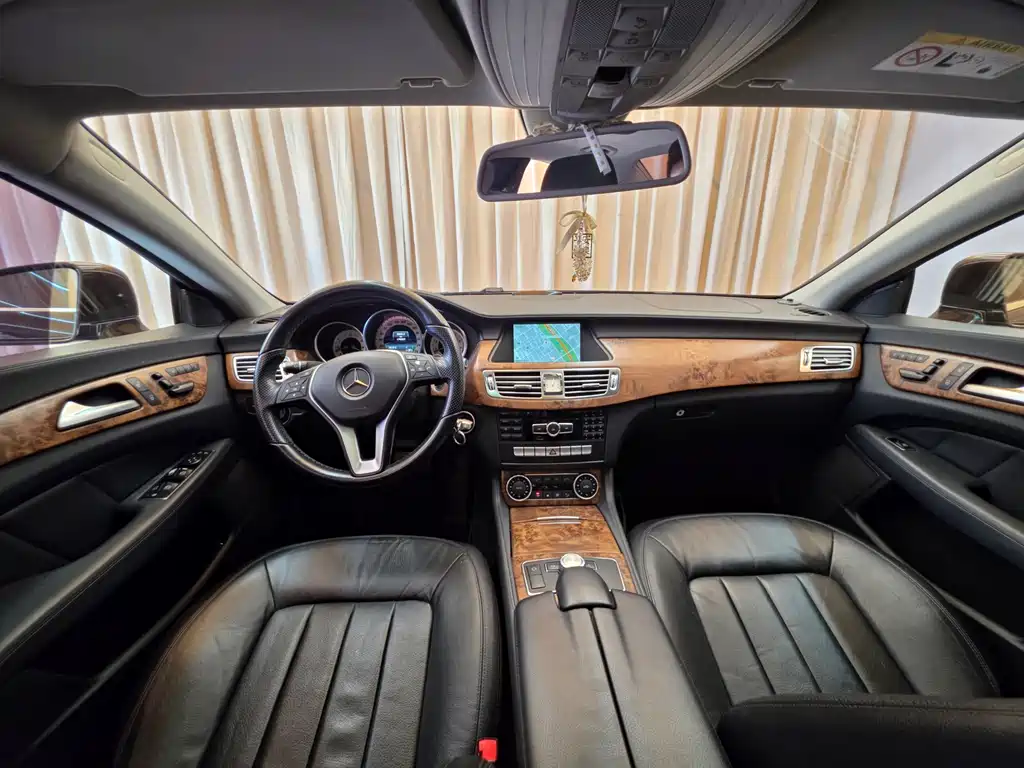 Mercedes-Benz CLS 2015 — фото 18