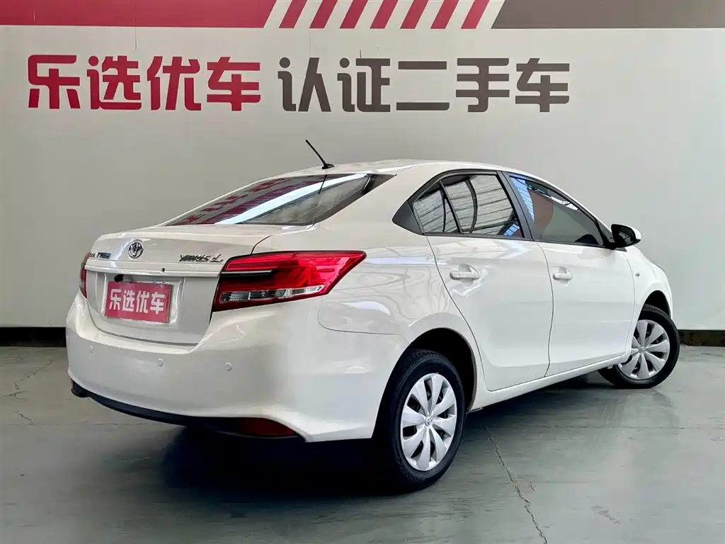 Toyota Yaris L 2021