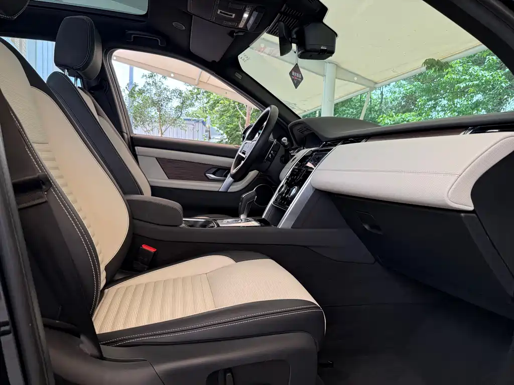 Land Rover Discovery Sport 2023 — фото 12