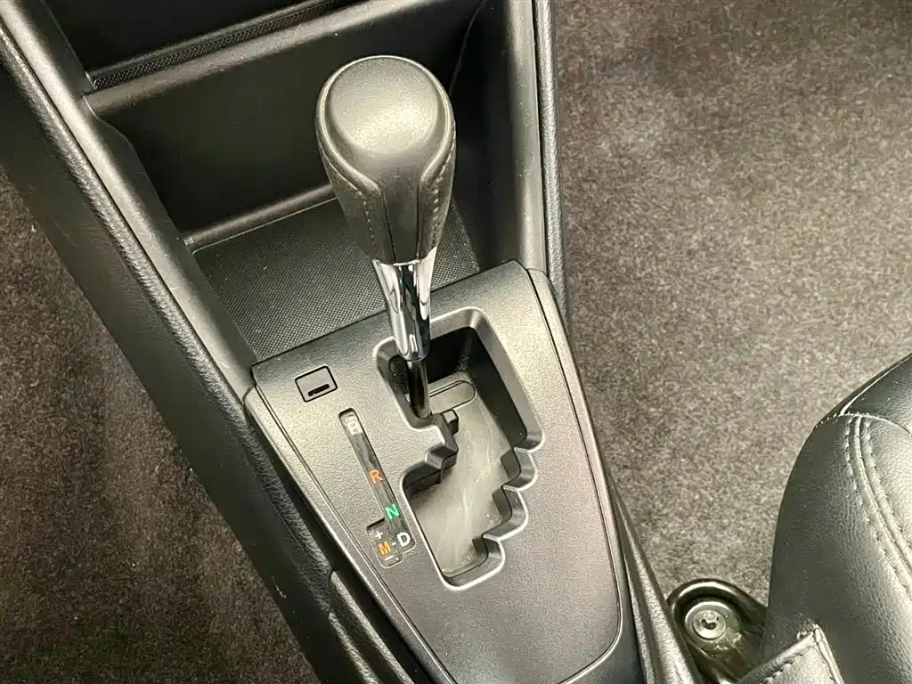Toyota Yaris L 2021 — фото 10