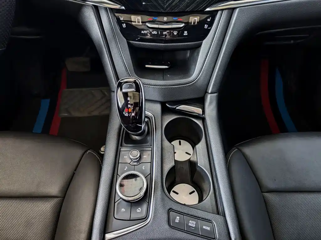 Cadillac XT6 2021 — фото 10