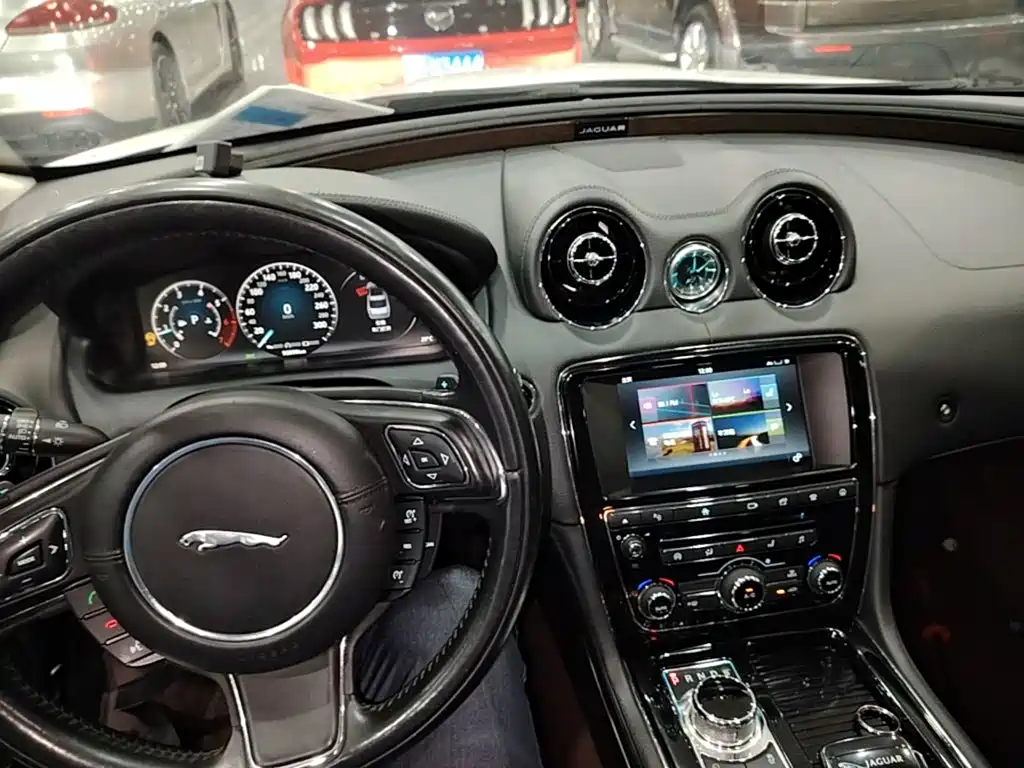 Jaguar XJ 2016