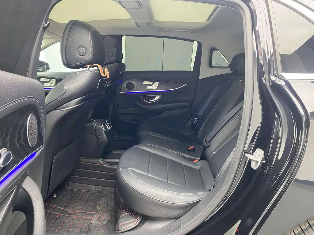 Mercedes-Benz E-Class 2018 — фото 18